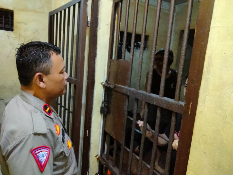 Pawas Piket Ipda Udi Muhdi Polsek Cikupa,Melaksanakan Pengecekan, Pengawasan Langsung Kondisi Ruang Tahanan,Keadaan Baik Di Mako Polsek Cikupa Polresta Tangerang Polda Banten