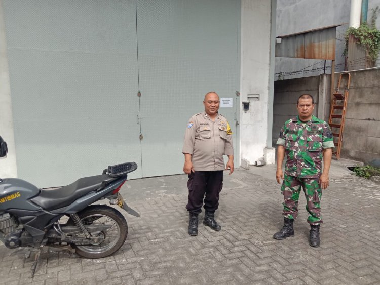 Polsek Cikupa, Aiptu Rukmono Bhabinkamtibmas Kelurahan Bunder Laksanakan Sinergitas TNI / POLRI Bersama Security Kawasan Bersama Babinas Bunder