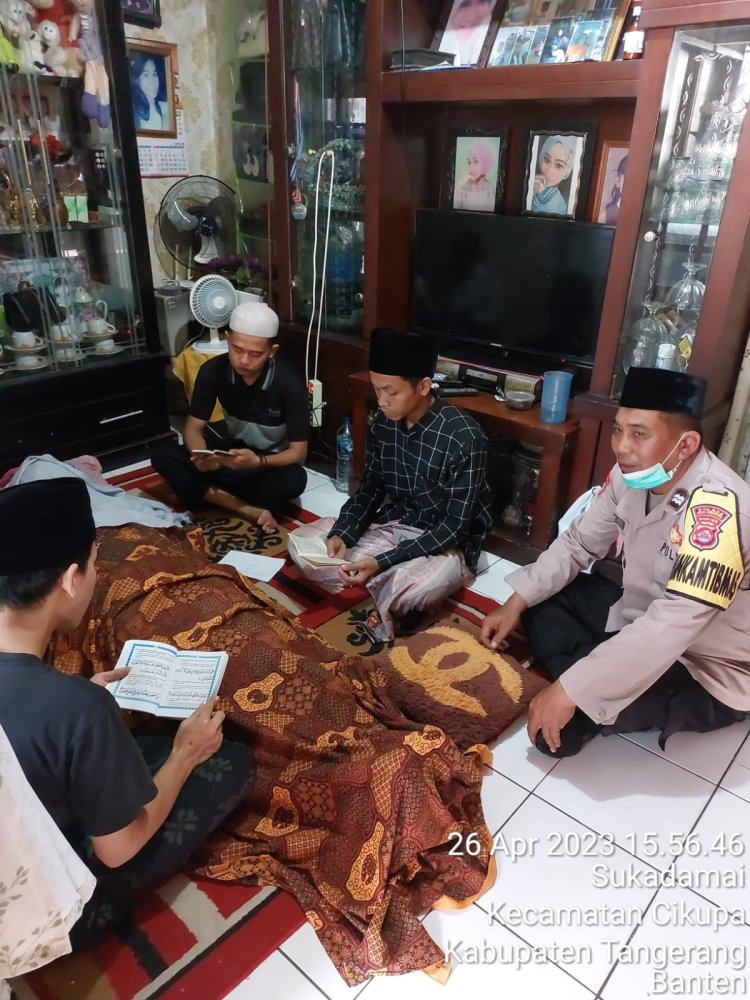 Bhabinkamtibmas Polsek Cikupa hadiri Taziah warga binaannya yang meninggal dunia di Kp. Gebang Sukadamai Cikupa