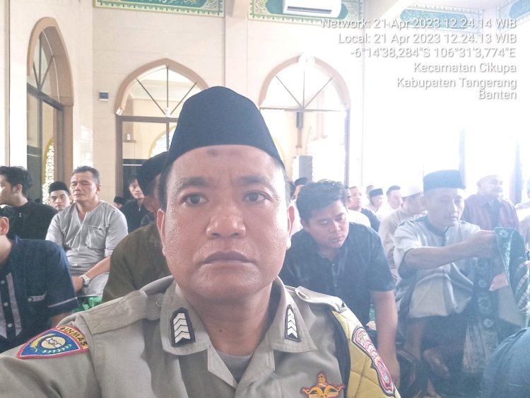 Bripka Anwarudin Bhabinkamtibmas Polsek Cikupa Polresta Tangerang Polda Banten, Rutin Dalam Kegiatan Sholat Jumat keliling Bersama Warga Kelurahan Sukamulya Cikupa Tangerang Banten