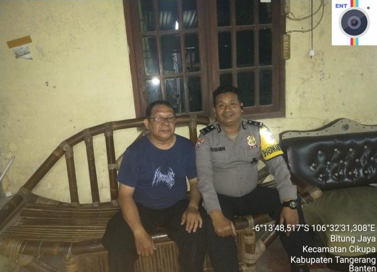 Aipda Tri Iskandar anggota Sabhara Sambang pak Ucok DS. Bitung Jaya RT 13/05   Dalam Rangka Program Polisi RW