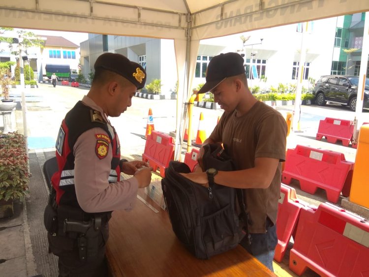 Anggota Sat Samapta Polresta Tangerang Penjagaan Mako Untuk Antisipasi Gangguan Kamtibmas.