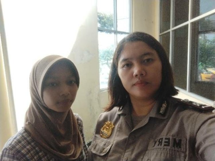 Anggota Polsek Cikupa, Giat Polisi RW Sambangi Para Ibu Ibu Tetap Mengajak Untuk Jalin Komunikasi, Dan Hindari Dari Ganguan Kamtibmas Di Wilayah