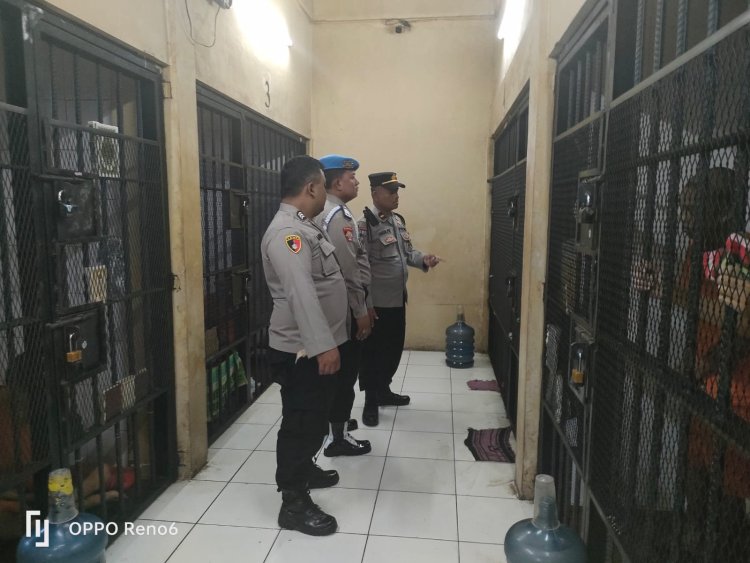 Cek Ruang Tahanan, Pawas Polresta Tangerang Tekankan Jaga Kebersihan dan Kesehatan