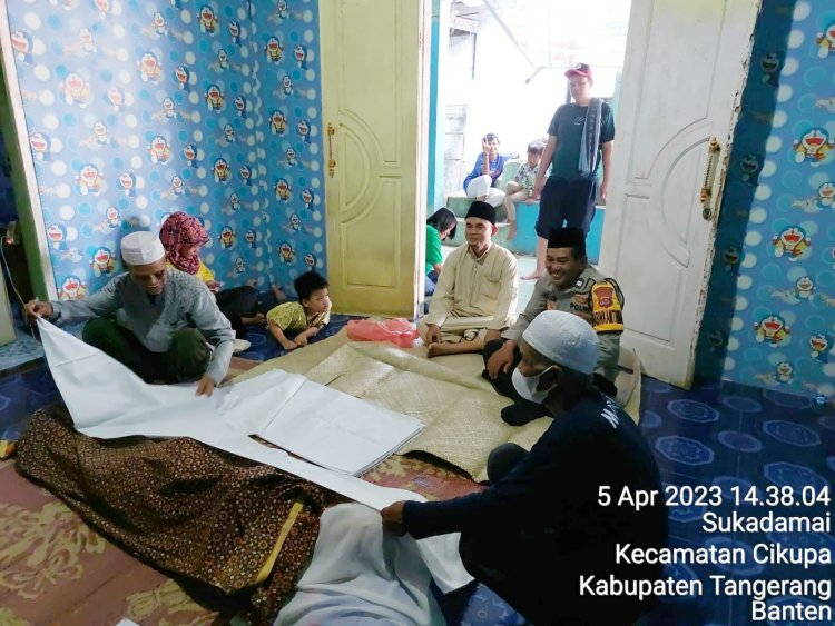 Aiptu Mukhsodin Bhabinkamtibmas Polsek Cikupa, Peduli Antar Sesama Dan Sambang Duka Ke Rumah Warga Yang Meninggal Di Desa Sukadamai Cikupa
