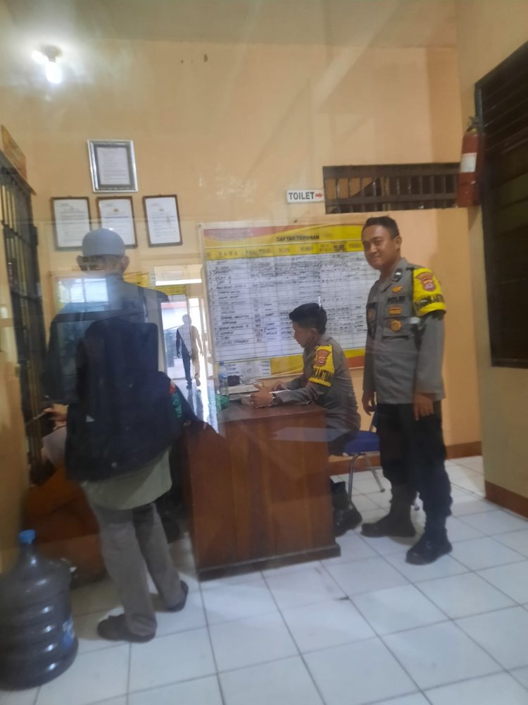 Cek Ruang Tahanan, Anggota Polsek Cikupa Polresta Tangerang Polda Banten, Tekankan Jaga Kebersihan Dan Kesehatan Juga Aman, Lengkap Kondusip
