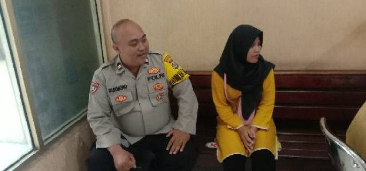 Polisi Rw, Aiptu Rukmono Bhabinkamtibmas Polsek Cikupa, Giat Di  Ibu NURASIAH Kp. Bunder RT 01/01 Kel. Bunder kec. Cikupa