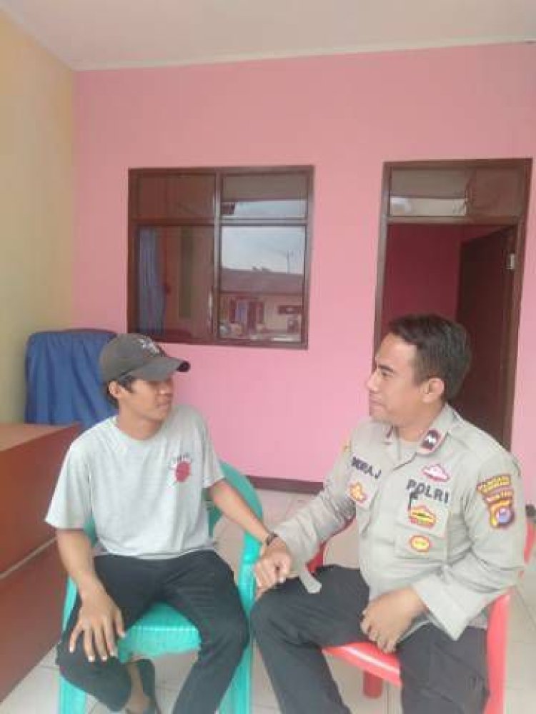 Aipda Indra Junata Hafis Anggota SPKT Polsek Cikupa, Rutin Polisi RW Gelar Giat Sambang Warganya