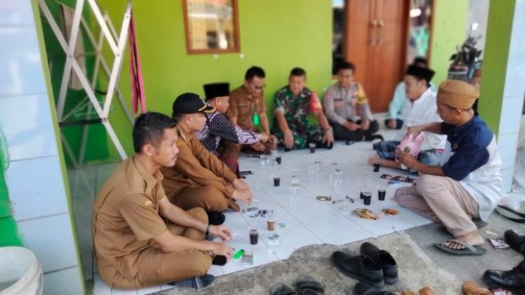 Dekatkan Diri Sembari “Yuk Ngopi Wae”Aipda Antariksa SH, Bhabinkamtibmas Polsek Panongan Sampaikan Himbuan Kantibmas