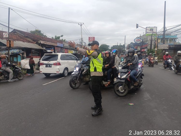 Polsek Cikupa, Wujud Nyata Meberikan Pelayanan Kepada Masyatakat, Giat Gatur Protap Cegah Kemacetan Lalulitas, Depan PT.CHINGLUH
