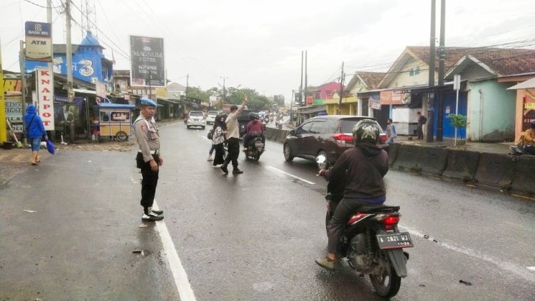 Ekstra Prima Polsek Cikupa, Giat Strong Point Gatur Lalin Pagi Oleh Ipda Udi Muhdi Bersama Anggota Polsek Cikupa