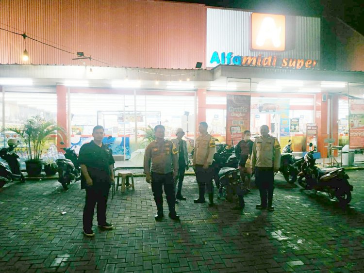 Personil Polsek Cikupa Ipda Udi Muhdi Kanit Lantas Giat Protap Gatur lalin Bersama Anggota Polsek Cikupa