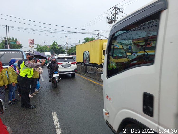 Kapolsek Cikupa Akp Imam Wahyu Pramono,S.IK, Giat Protap Gatur lalin Melalui Ipda Udi Muhdi Kanit Lantas Polsek Cikupa Polresta Tangerang Polda Banten