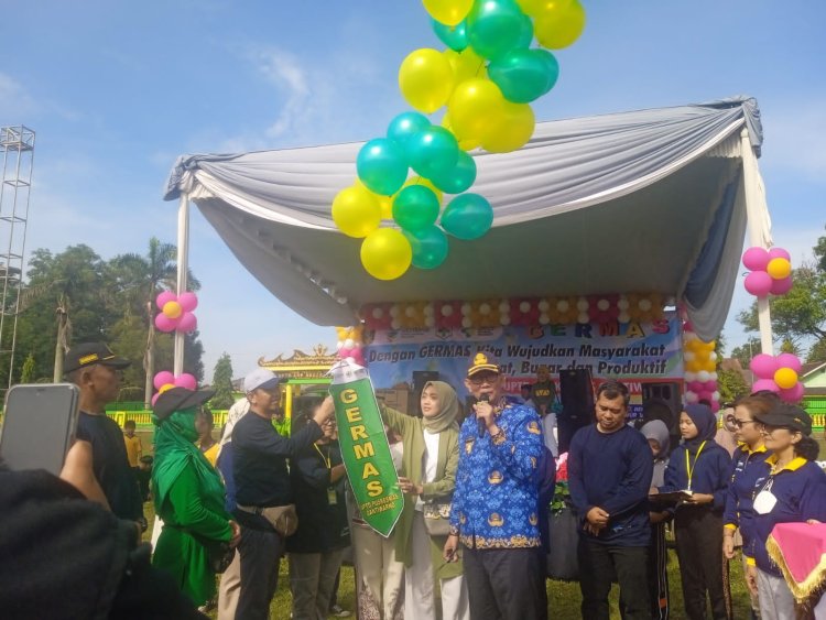Gemas bertema sunat masal dan lepas balon,