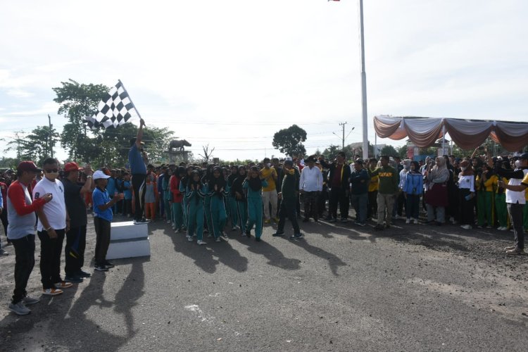 HUT korpri ke 51 th di warnai jalan sehat