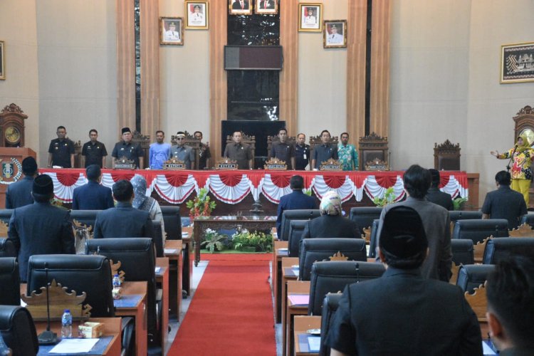 Rapat paripurna DPRD ,atas jawaban pandangan umum praksi, oleh bupati