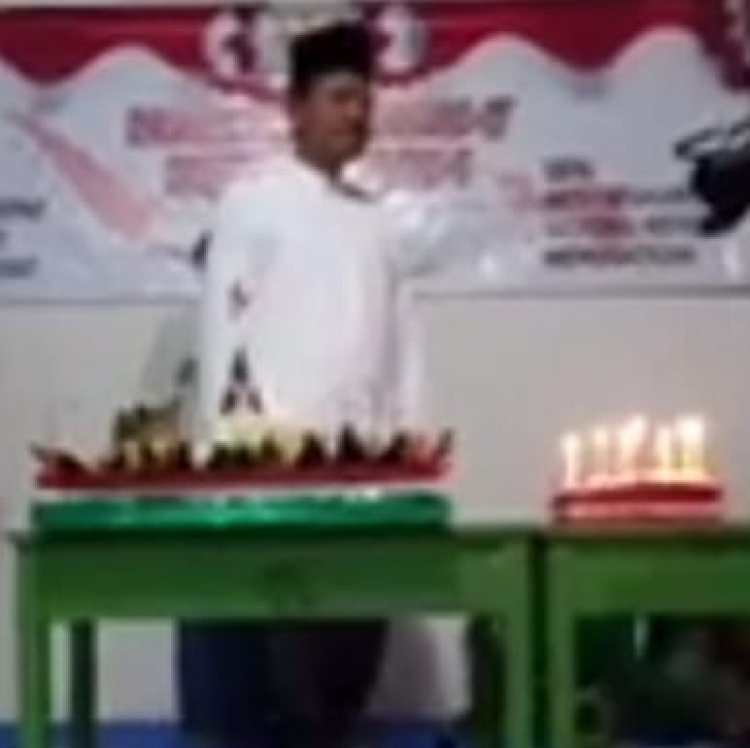 Kades adiwarno potong tumpeng HUT RI dan doa bersama kirim para leluhur
