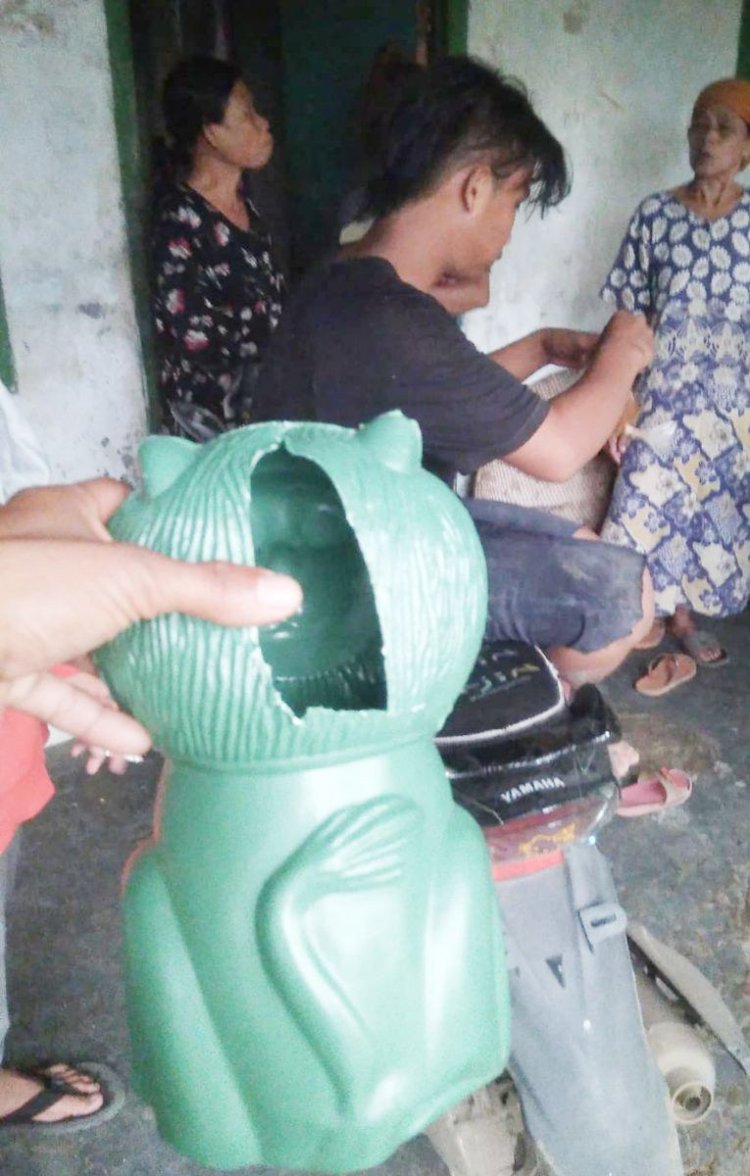 Maling Masuk Rumah Membobol Celengan Di Rumah Dayat
