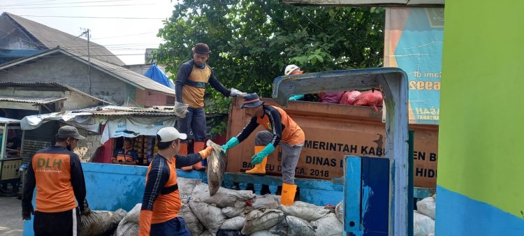 Tumpukan Sampah Mulai Diangkut, Warga Desa Bojonggede Merasa Lega