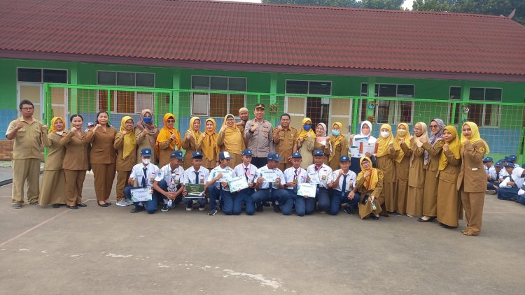 Giat Polisi Go To School Polsek Babakan Madang Dalam Rangka Pembinaan Kamtibmas Di SMP N 1 Babakan Madang