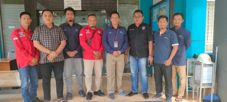 Melalui Program PJU Mandiri, PLN ULP sribawono sinari jalan rest area Kampoeng ngopi