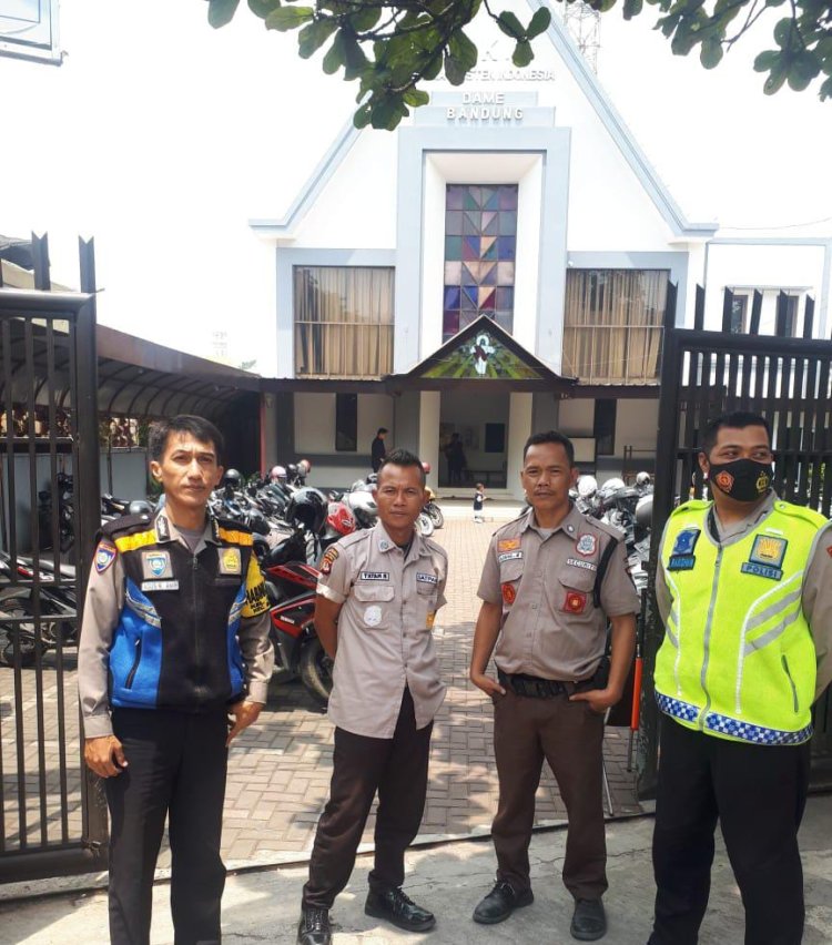Antisipasi Perayaan Isa Al Masih Polsek Buah Batu Sambangi Gereja yang melaksanakan Ibadah