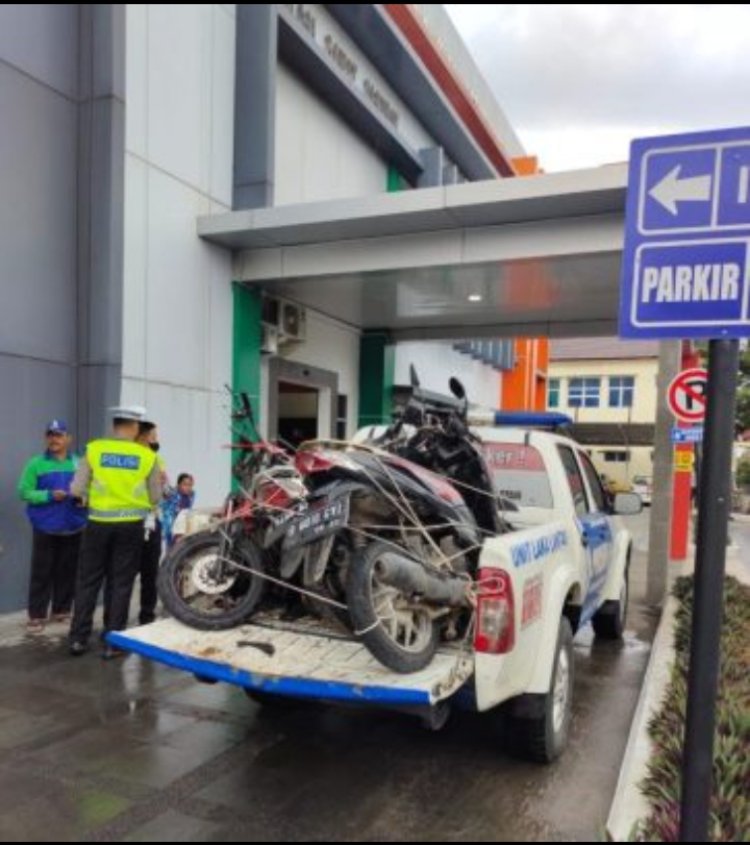 Diduga Mengantuk Pengemudi Minibus Tabrak Sepeda Motor di Jalinsum Kalianda
