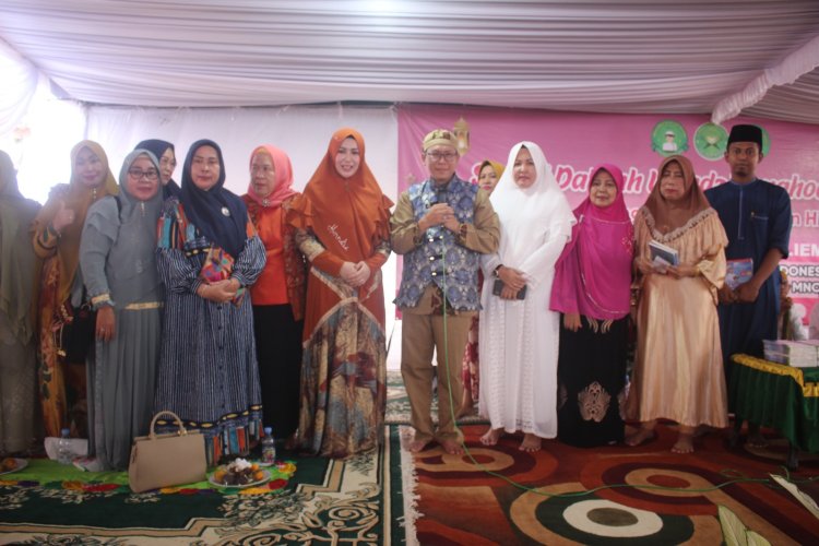 Wakil Ketua TP-PKK Kabupaten Lampung Utara, bersama jajaran hadiri perayaan Isra Miraj Nabi Muhammad SAW 1444 H/2023 di desa Bindu Kecamatan Abung Kunang.
