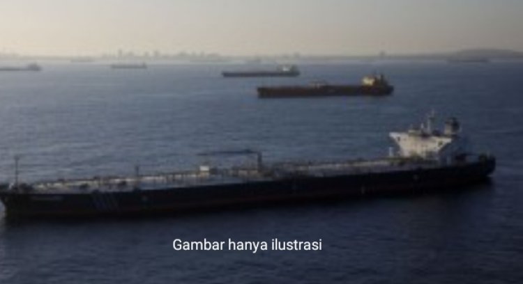 Diduga Aktifitas Penyalahgunaan BBM Bersubsidi Jenis Solar Terjadi Ditengah Laut Cilacap