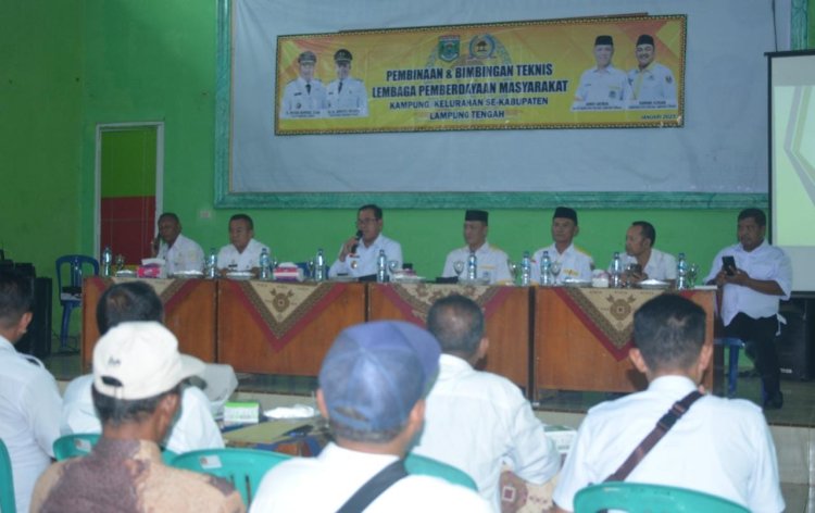 Andi Satria Ketua DPD LPM Bersama Adi Sriyono, S. Sos. M.M Mewakili Bupati Lampung Tengah Berikan Bimtek LPMK
