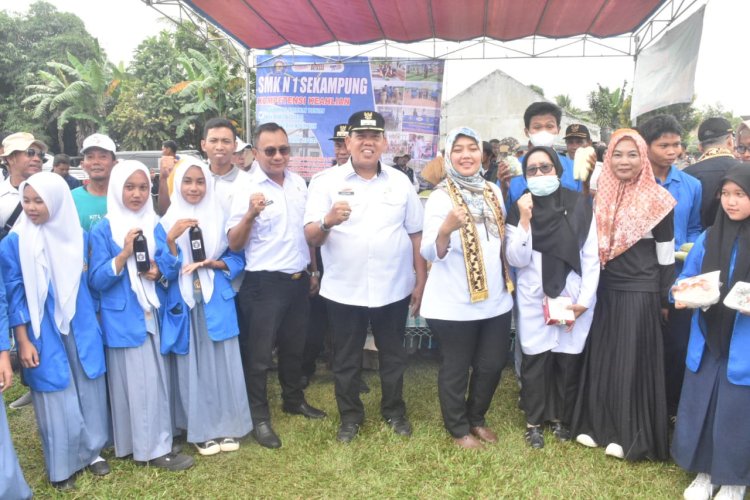Wakil gubenur dan wakil bupati lamtim.Sambut kunjungan kerja mentri pertanian,Ri