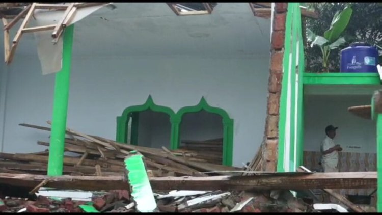 16 KK TERDAMPAK PERGERAKAN TANAH DI KECAMATAN BANJARWANGI GARUT TERUS MELUAS