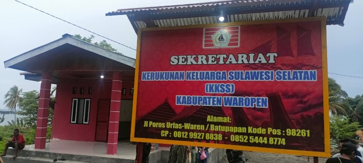 Prosesi Adat Warnai Peresmian Sekretariat Baru KKSS Waropen, Ruben Y. Rumboisano Telah Mengembalikan Budaya yang Dilupakan Warga Sulsel di Rantau