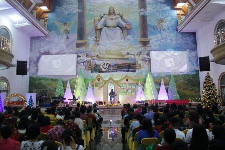 Lewat Perayaan Natal GBI Jemaat Filadelfia Serui, Pemda Yapen Ajak Mempererat Persaudaraan dan Persatuan