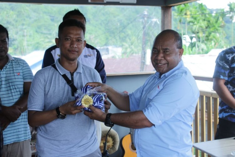 Sumbang Medali Cabor Sepak Takraw dan Tropy Futsal Tournament HUT Ke-46 KKSS, "Jaga Kekompakan, Junjung Tinggi Sportivitas" Harap Ketua DPRD Yohanis G. Raubaba