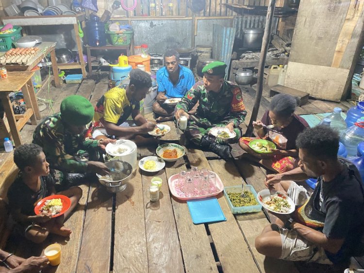Sentuhan Tangan Dingin Babinsa Koramil 1709-01/Yapsel Dirasakan Hingga ke Dapur Rumah Warganya