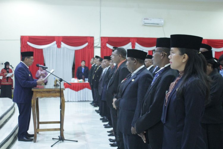 Bupati Tonny Tesar Lantik dan Mengambil Sumpah Janji 138 Pejabat di Lingkup Pemda Kepulauan Yapen