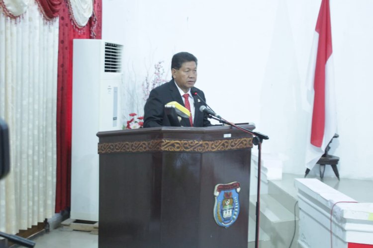 Suasana Haru Meliputi Sidang Paripurna DPRD "Permohonan Maaf Kami, Belum Dapat Mewujudkan Semua Keinginan Masyarakat Kepulauan Yapen" Ucap Bupati Tonny Tesar 