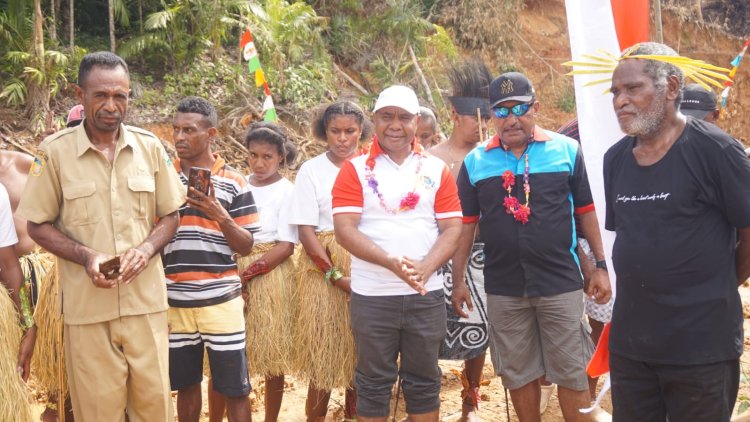 Akhirnya, Resmi Ketua DPRD Yohanis G. Raubaba Laksanakan Peletakan Batu Pertama Pembangunan Puskesmas Prototype di Kaipuri