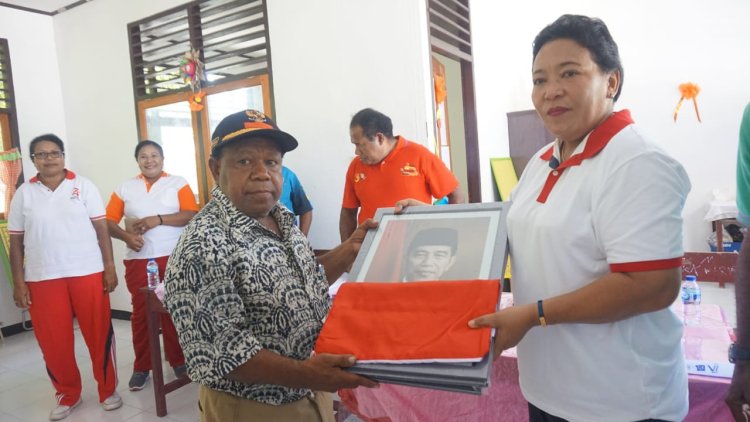 Hadiri Sosialisasi Wawasan Kebangsaan dan Penyerahan Simbol-simbol Kebangsaan, "Nilai Pancasila harus Ditanamkan Sejak Dini Kepada Anak Didik" pesan Sekda Erny R. Tania