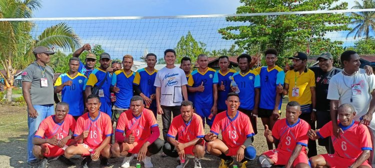 Hadiri Pertandingan Persahabatan Tim Voli HUT RI ke-77 di Distrik Angkaisera, "Junjung Tinggi Sportivitas" pesan Anggota DPRD Ade Yullen Banua