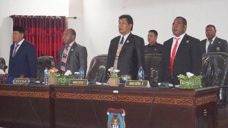 Hadiri Penutupan Rapat Paripurna III DPRD Tahun 2022, Bupati Tonny Tesar Sampaikan Raperda Pertanggungjawaban Pelaksanaan APBD T.A 2021
