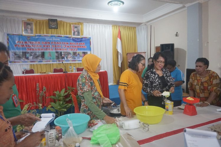 15 OAP Penyandang Disabilitas Mengikuti Pelatihan Tata Boga yang Diselenggarakan Dinas Sosial Kepulauan Yapen 