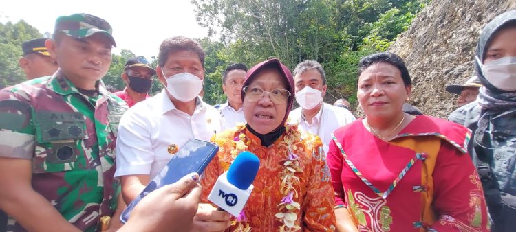 Bahagianya Menteri Sosial RI Melihat Keuletan Mama-mama Papua Pembudidaya Rumput Laut di Sarawandori, "Saya akan Bantu Mama-Mama Papua" Janji Risma