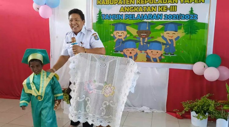 Hadiri Acara Penamatan dan Pelepasan Anak Didik PAUD Imani Sasawa, Plt Sekda Erny R Tania Tekanan Penting Asupan Gizi, "Anak-Ini Investasi Masa Depan Kita" 