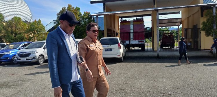 "Selamat Datang Bapak Benhur Tommy Mano, Tenaga Ahli Kemensos RI di Kota Serui, Kota Transit Sidang Sinode GKI Ke-18" sambut Plt Sekda Erny R. Tania