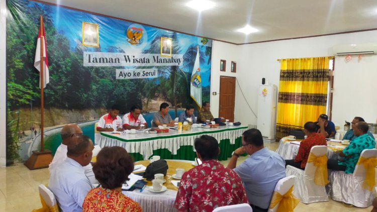 Jelang Sidang Sinode GKI Ke XVIII, Bupati Tonny Tesar minta Panitia Transit dan OPD untuk wujudkan Kebersihan, Kemanan dan Kenyamanan Kota Serui