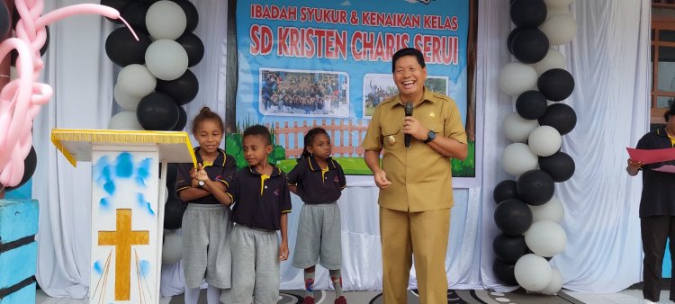 Congratulation...! Kenaikan Kelas Perdana, SD Kristen Charis Serui sambut dengan Ibadah Syukur