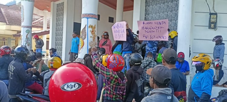 Kami Minta Tarif Ojek Dinaikan "SEPULUH RIBU RUPIAH..!" Tuntutan dan Aspirasi Tukang Ojek saat Ditemui Ketua DPRD dan Anggota