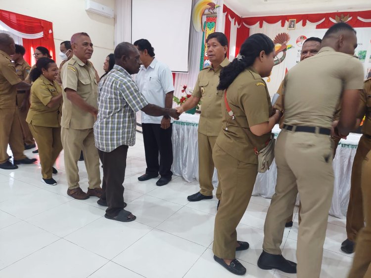Pimpinan Ibadah Awal Bulan, Bupati Tonny Tesar kabarkan "Kondisi Kesehatan Wakil Bupati Semakin Membaik" 